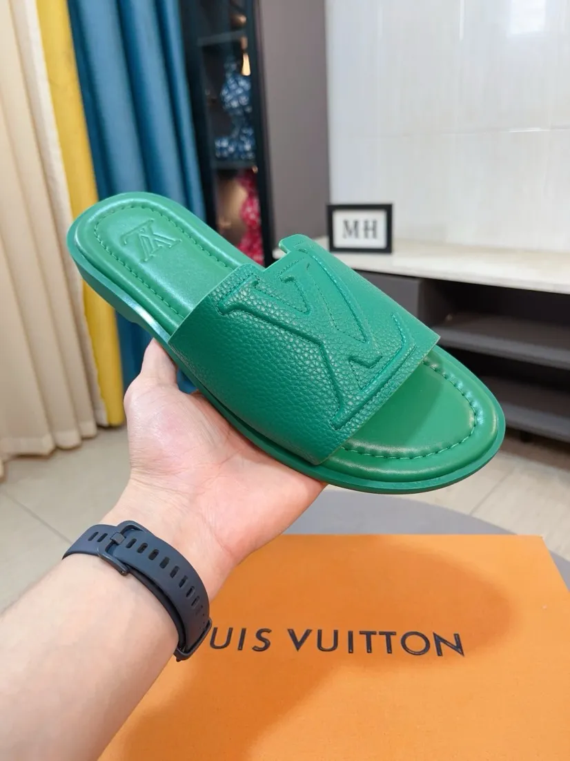 Men's shoes 💰300🌸🌸LV Ordinary men's spring and summer slippers, uppers imported from Italy, cowhide fabric, logo graphics, high-quality craftsmanship, soles: original soles specially provided by the original factory, exclusive movable molded soles super comfortable, original factory single goods, 🔍🔍high quality, you can enter and exit the counter at will, welcome to compare, size 38-45